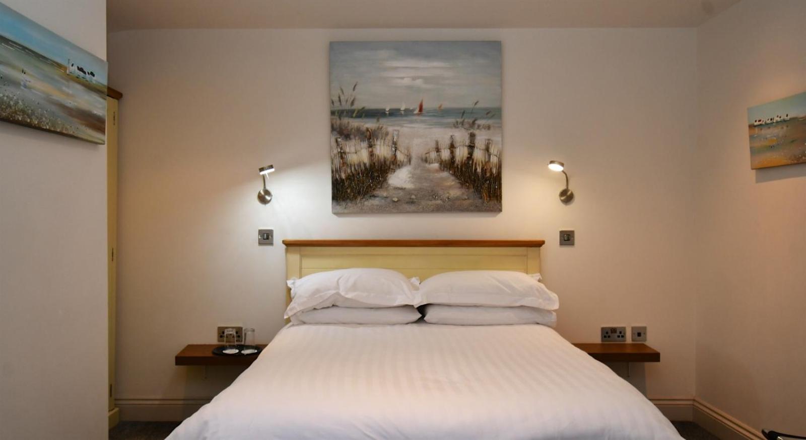 Tudor Lodge Bed & Breakfast Манорбьер Экстерьер фото