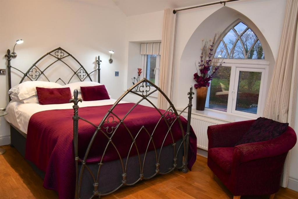 Tudor Lodge Bed & Breakfast Манорбьер Экстерьер фото