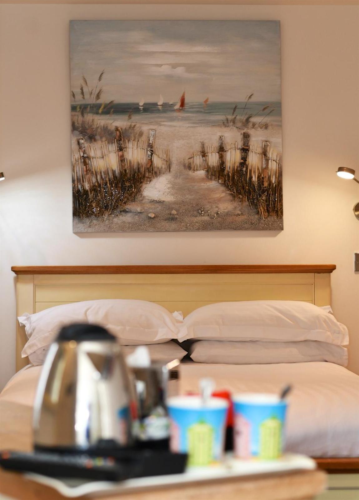 Tudor Lodge Bed & Breakfast Манорбьер Экстерьер фото