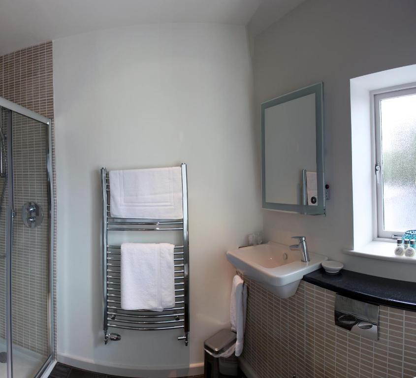 Tudor Lodge Bed & Breakfast Манорбьер Номер фото